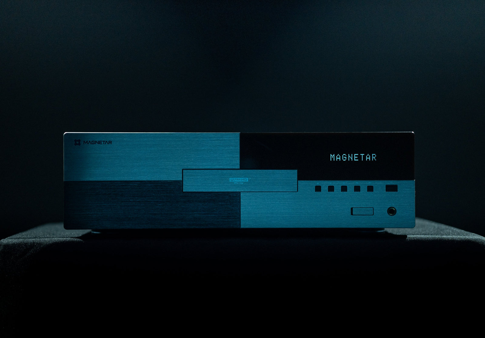 A Magnetar UPD900 in a photo studio setting.