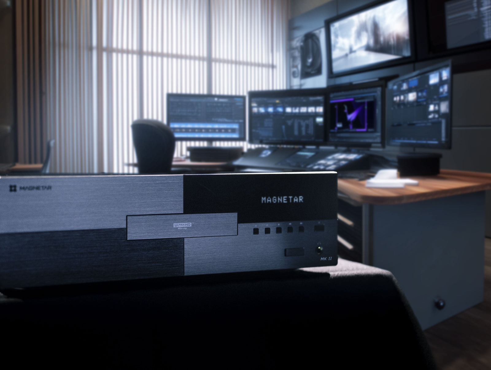 A Magnetar UDP900 MKII in a modern home studio.
