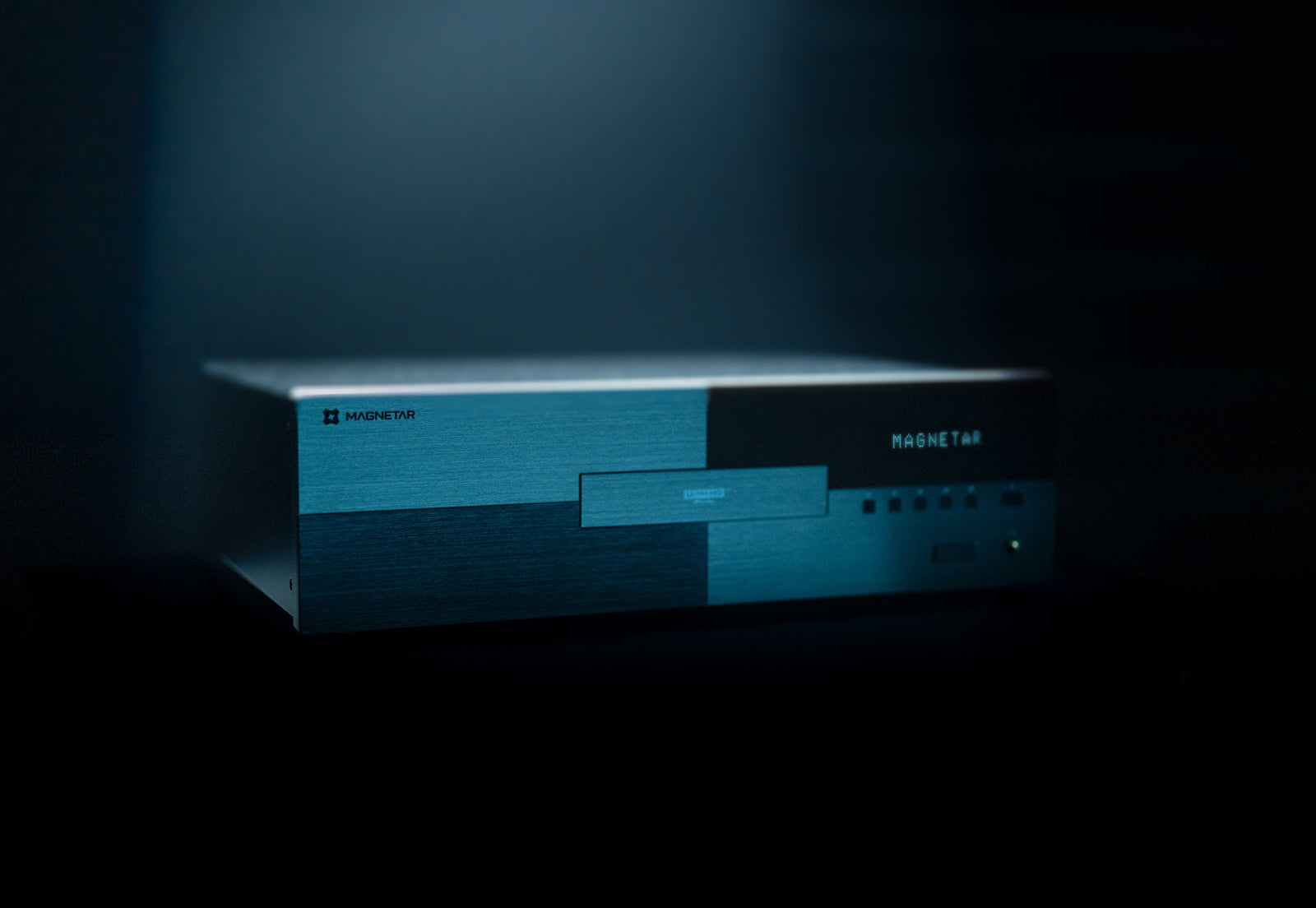 A Magnetar UDP900 MKII in a photo studio environment.