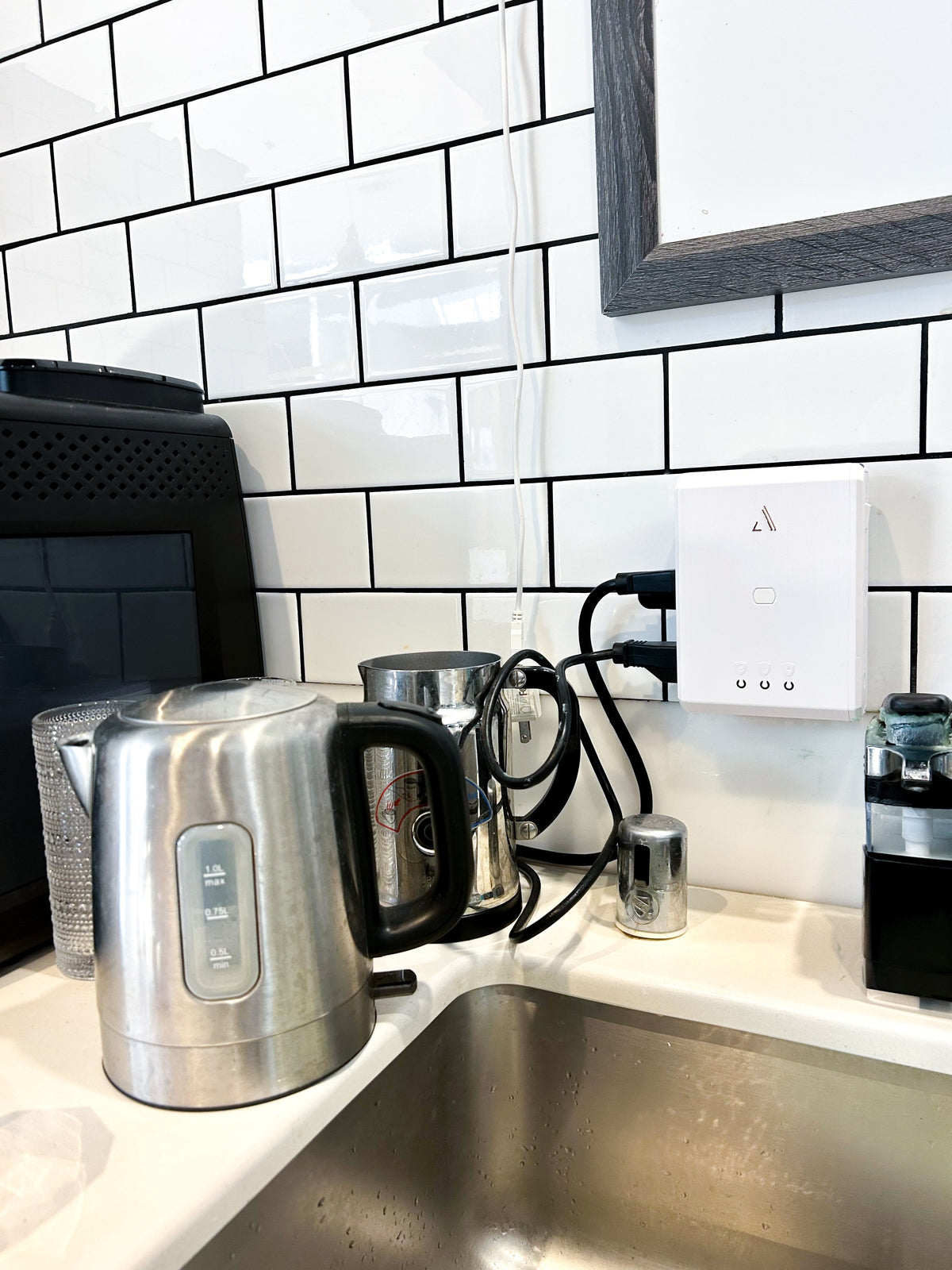 III Series \\ Power 4-Outlet Surge Protector, Luxe White